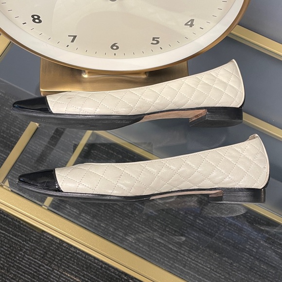 Manolo Blahnik Cream and Black Quilted Loafers - Picture 5 of 7